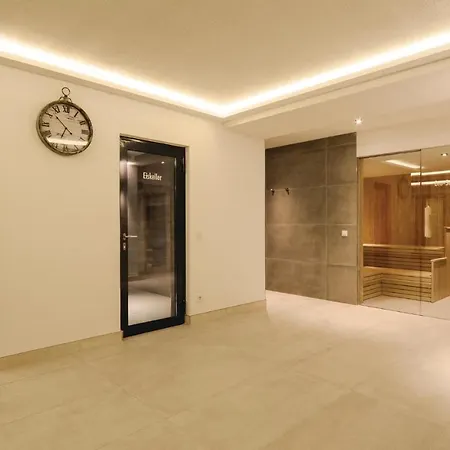 Eden Apartment *