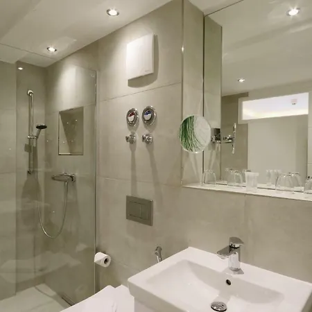 Eden Apartment *